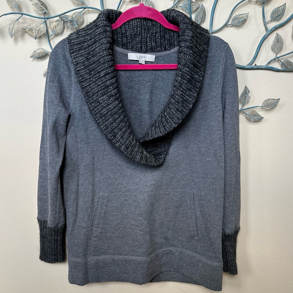 ❤️ANN TAYLOR LOFT Sweatshirt Medium EUC CLEARANCE